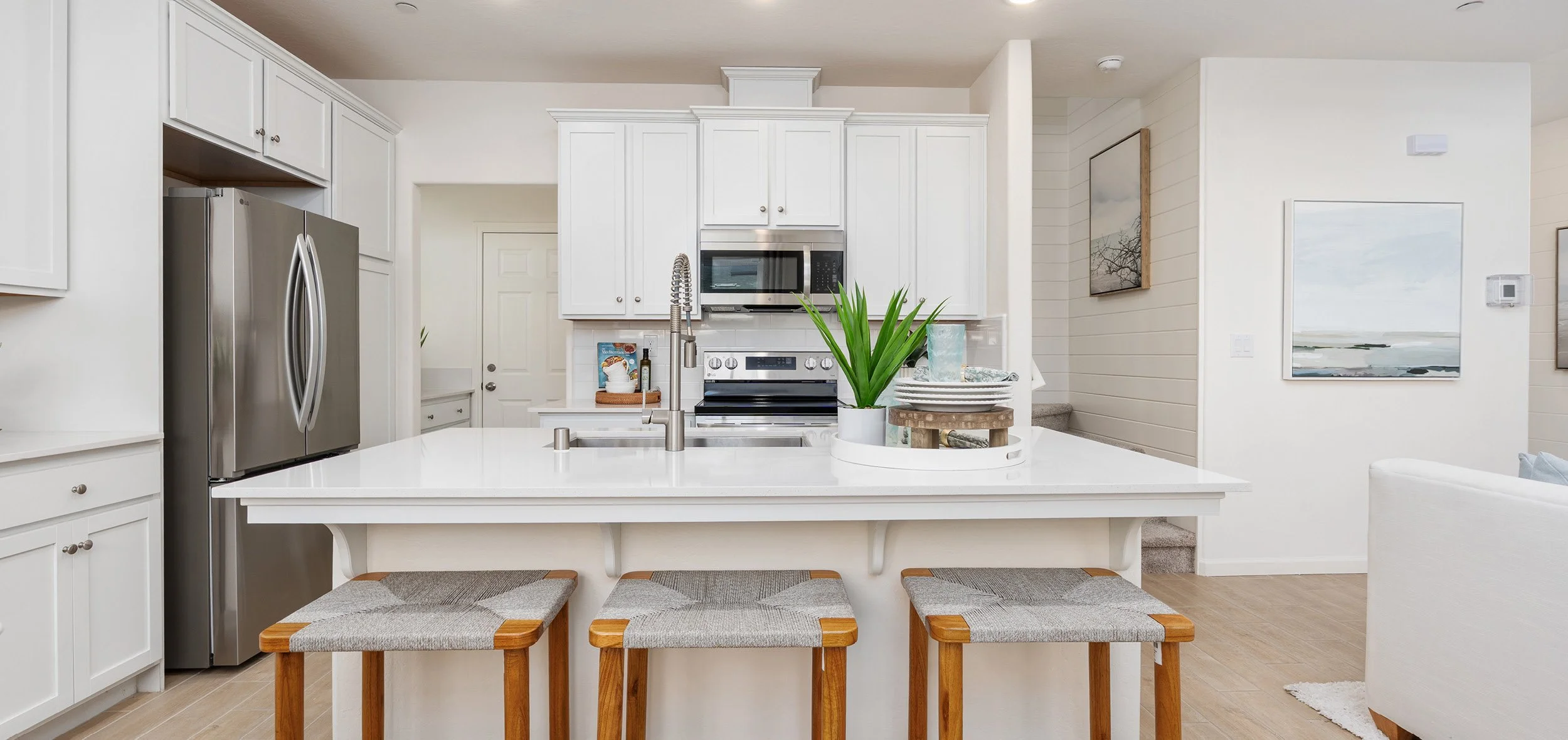1651: Residence Avenue The 区麗情/Nest・巣 直筆サイン入り (1665) Available Homes Wilson – CA Fresno, in 邦楽